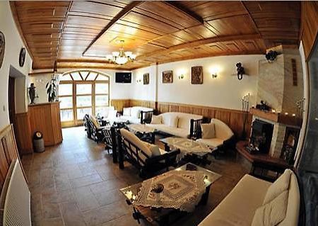 Trojka Hotel Es Panzio Szolnok Buitenkant foto
