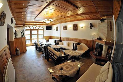 Trojka Hotel Es Panzio Szolnok Buitenkant foto