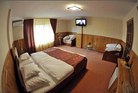 Trojka Hotel Es Panzio Szolnok Kamer foto